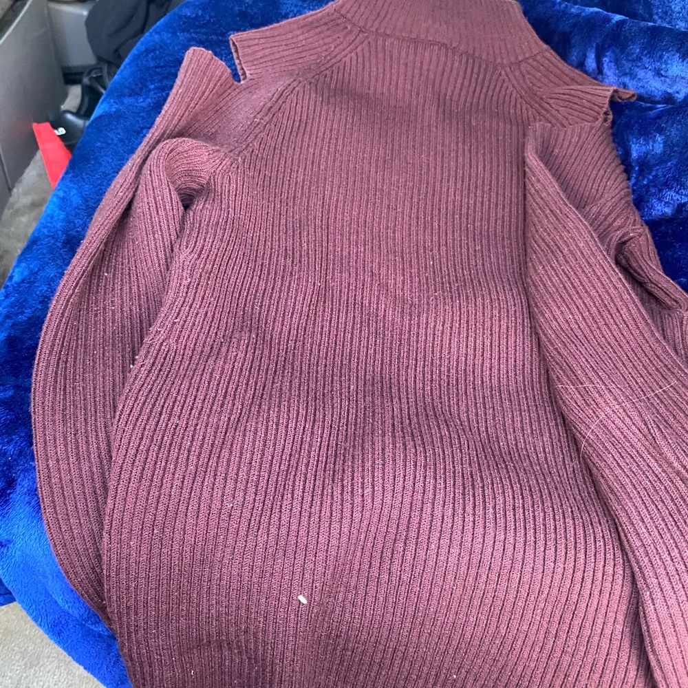 Theory Elegant Burgundy Women's Sweater, HAS A CALLOUT